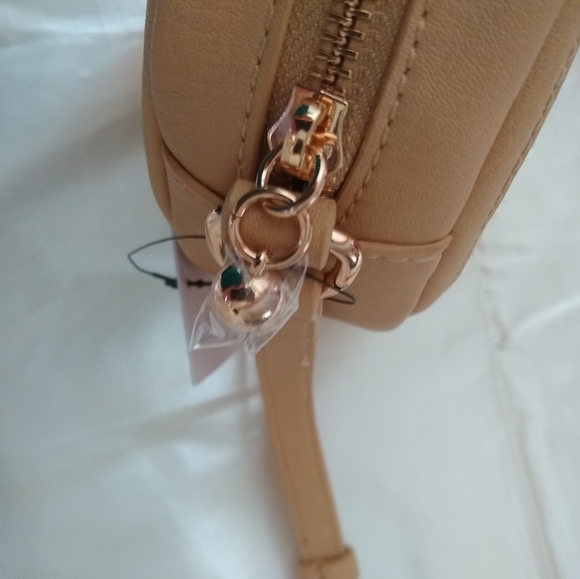 NEW! LC Lauren Conrad Purse Daisy Accent. - Picture 4 of 6